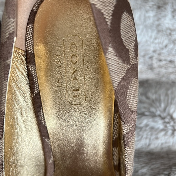 Coach Clog Style Pump - Picture 2 of 6